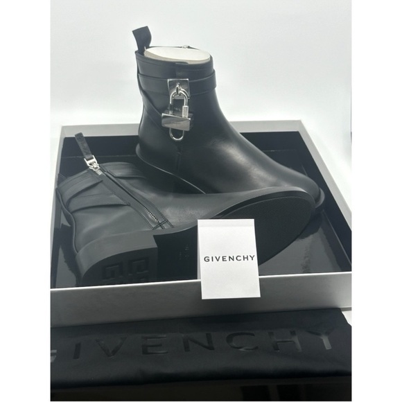 GIVENCHY LEATHER METAL LOGO LOCK
ANKLE BOOTS BOOTIES STACKED HEEL NEW
SIZE 6 - Picture 9 of 16